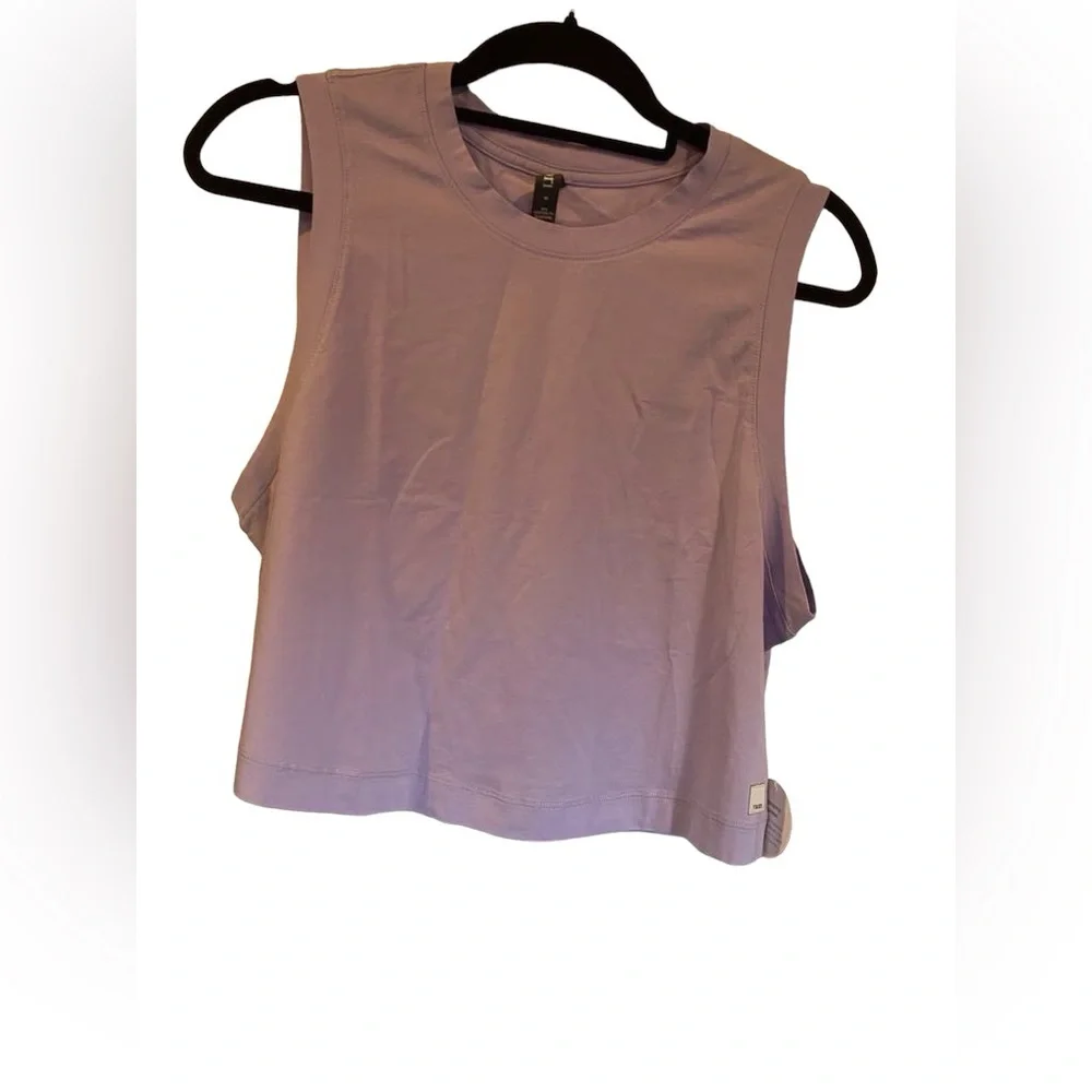 NWT Vuori feather crop tank Size M